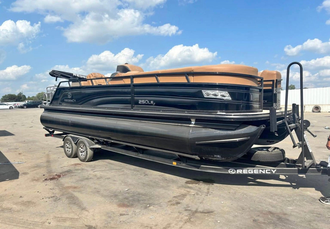 2022 Regency Tracker Tritoon